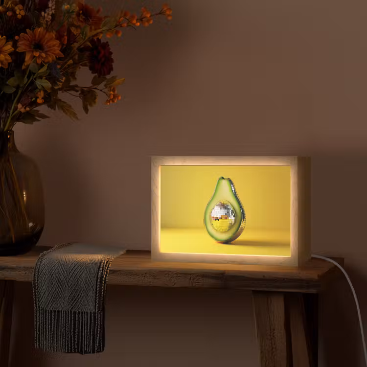 Avocado - Discobal - Geel - Glitter Light Box met kabel (Tafellamp) klein -sfeer4