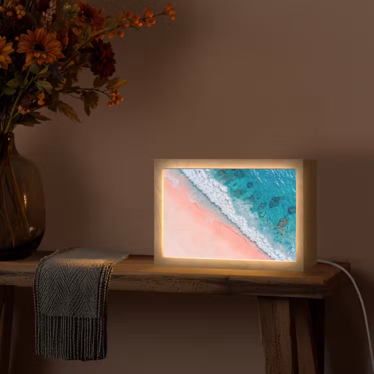 Strand - Oceaan - Golven - Roze Zand - Natuur Light Box met kabel (Tafellamp) klein -sfeer4