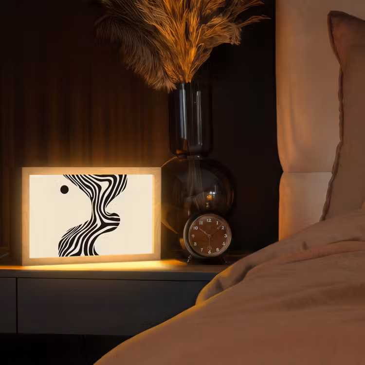 Beige - Lijnen - Golvend - Abstract Light Box met kabel (Tafellamp) klein -sfeer1