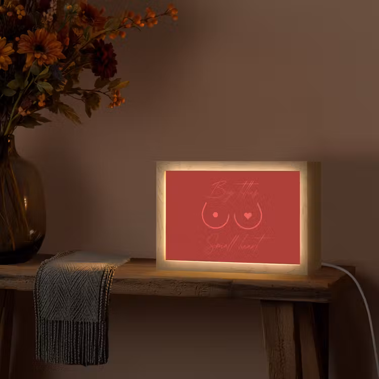 Big titties small heart - Rood - Hart Light Box met kabel (Tafellamp) klein -sfeer4