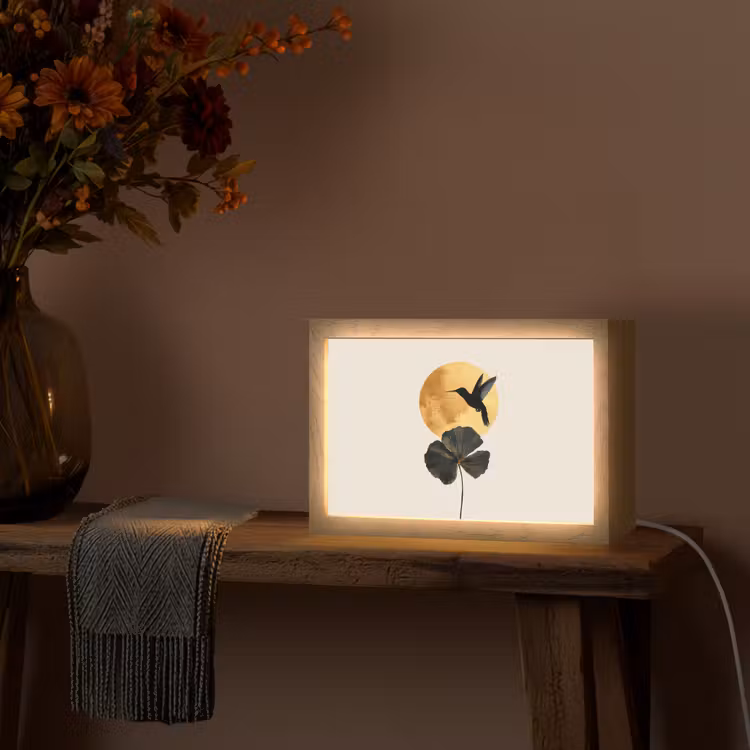 Zwarte kolibrie - Bloem - Gouden cirkel Light Box met kabel (Tafellamp) klein -sfeer4