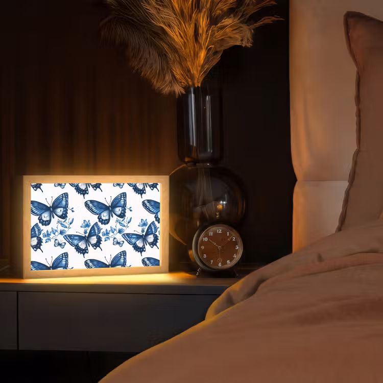 Blauw - Vlinders - Bloemen - Wit Light Box met kabel (Tafellamp) klein 924 -sfeer1