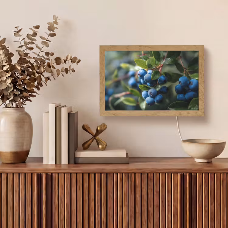 Blauwe bessen - Dauwdruppels - Natuurlijk licht Light Box met kabel (Tafellamp) klein -sfeer2