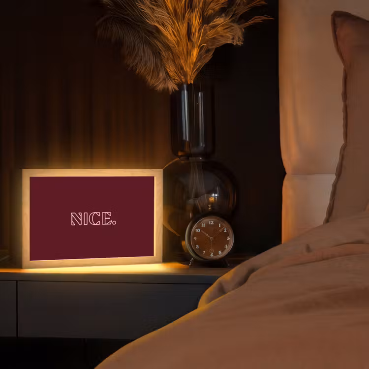 Bordeaux - Nice - minimalistisch Light Box met kabel (Tafellamp) klein -sfeer1