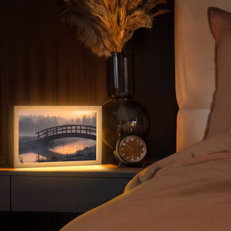 Brug - Mist - Bomen - Water Light Box met kabel (Tafellamp) klein -sfeer1