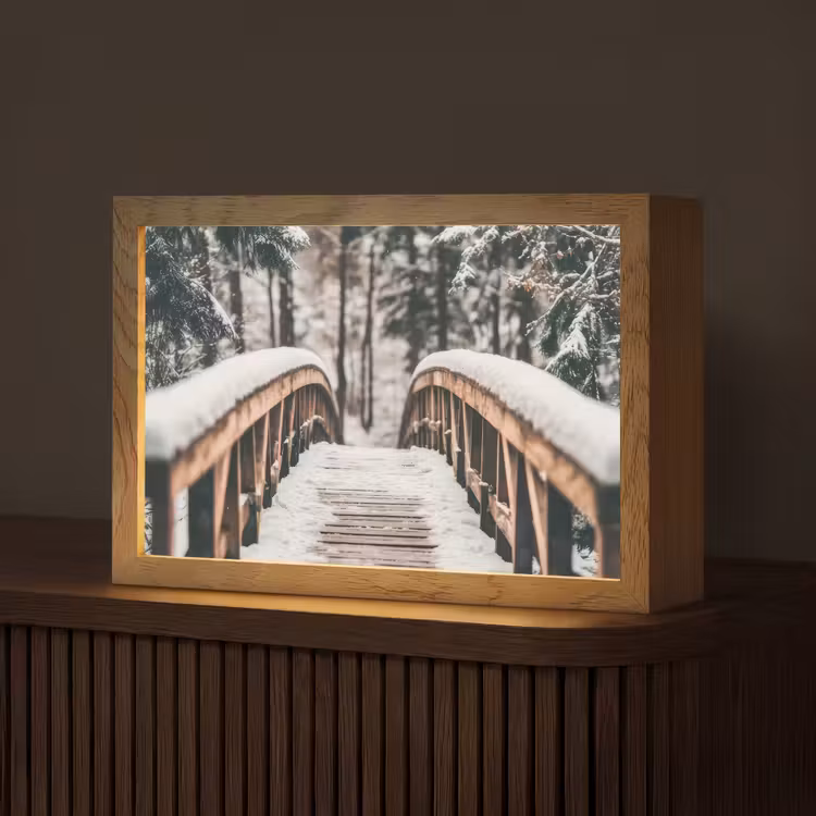 Brug - Winterlandschap - Bos - Natuur - Sneeuw Light Box met kabel (Tafellamp) klein -z3d_website