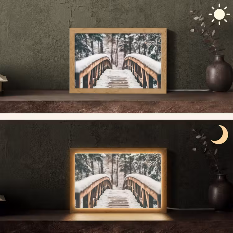 Brug - Winterlandschap - Bos - Natuur - Sneeuw Light Box met kabel (Tafellamp) klein -sfeer3
