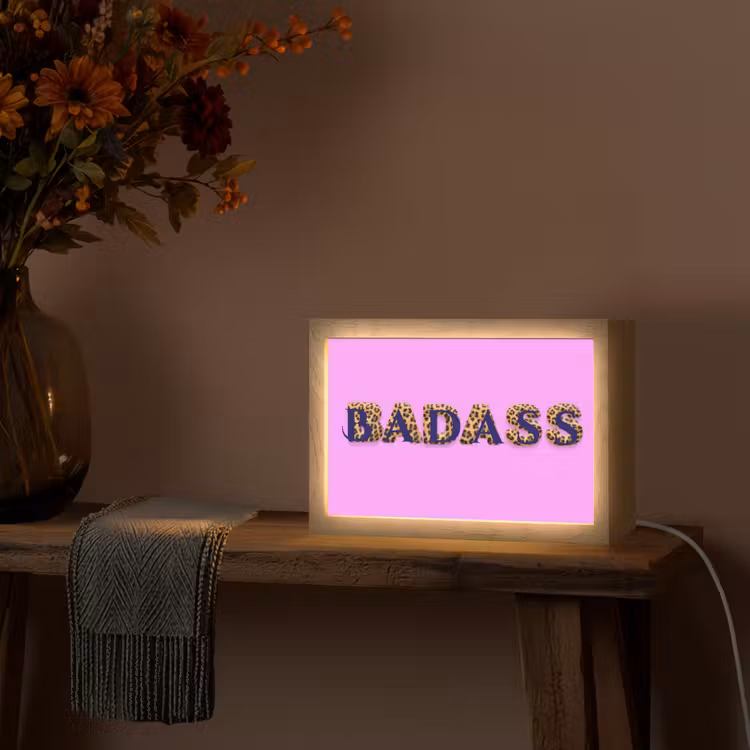 Felroze - Badass - Panterprint - Schaduw Light Box met kabel (Tafellamp) klein -sfeer4