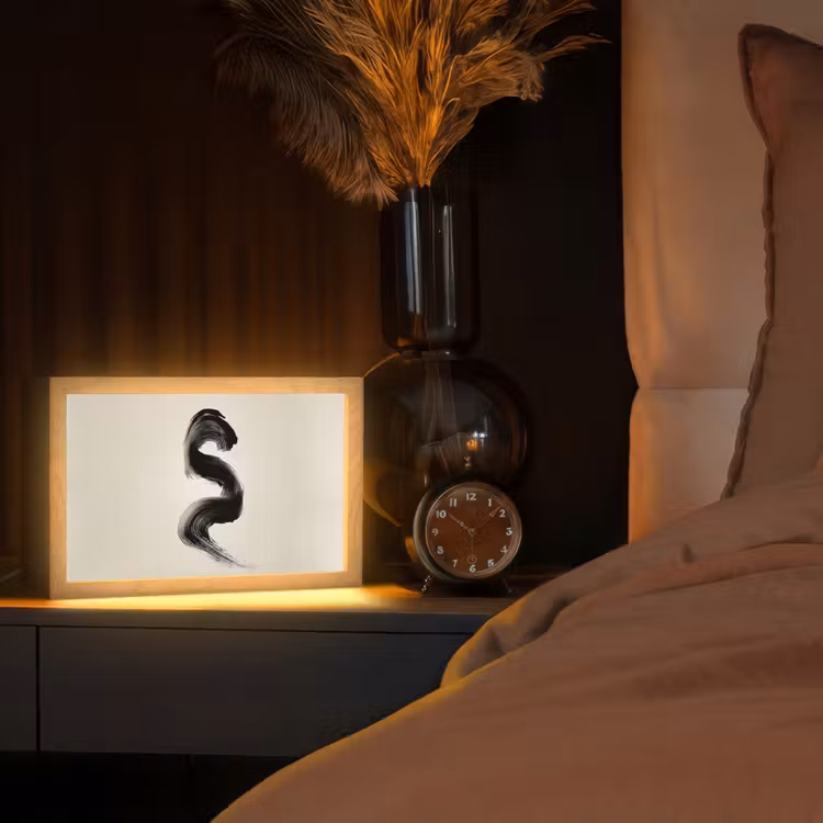 Penseelstreek - Zwart - Minimalistisch Light Box met kabel (Tafellamp) klein -sfeer1