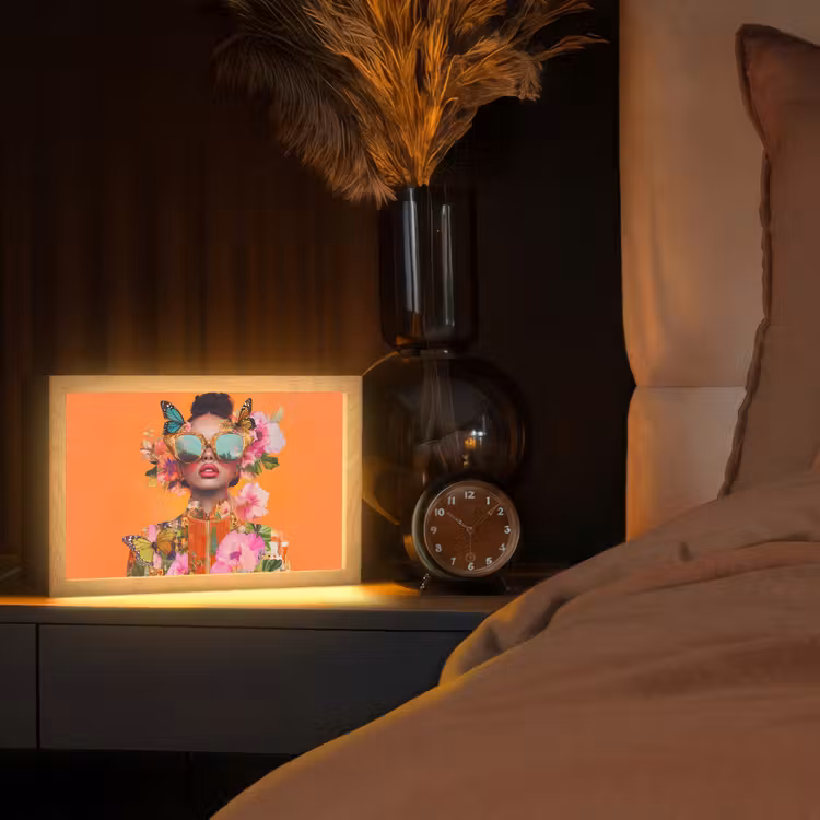 Vlinders - Vrouw - Zonnebril - Kleurrijk Light Box met kabel (Tafellamp) klein -sfeer1