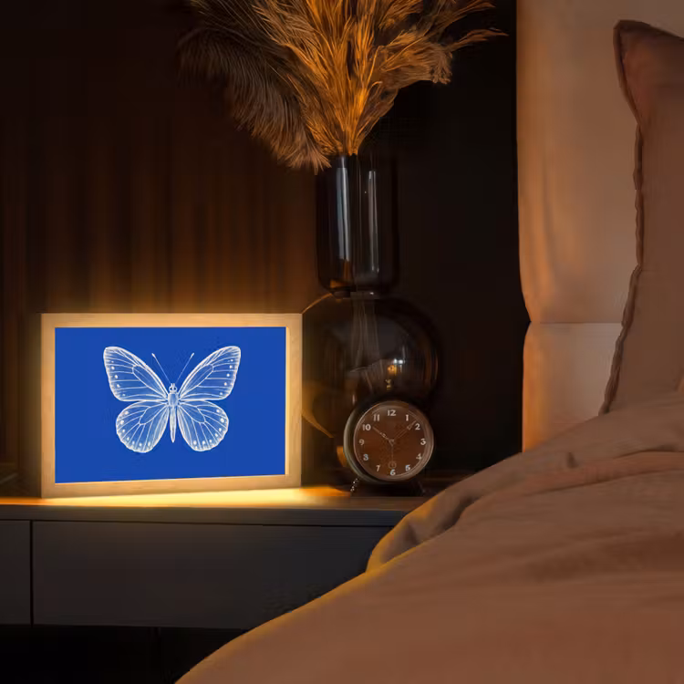 Vlinder - Wit - Getekend - Stippen Light Box met kabel (Tafellamp) klein -sfeer1