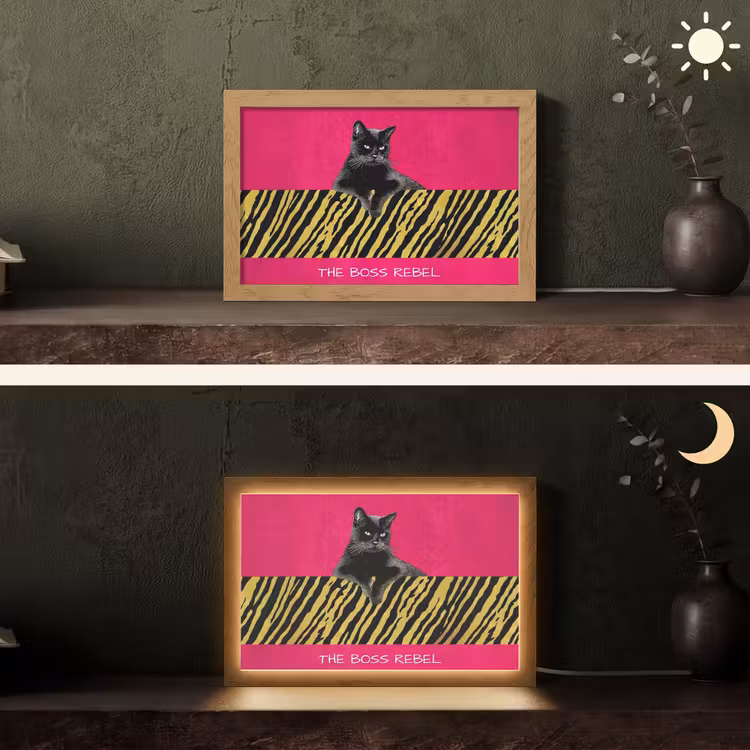 Kat - Baas - Roze - Tijgerprint Light Box met kabel (Tafellamp) klein -sfeer3