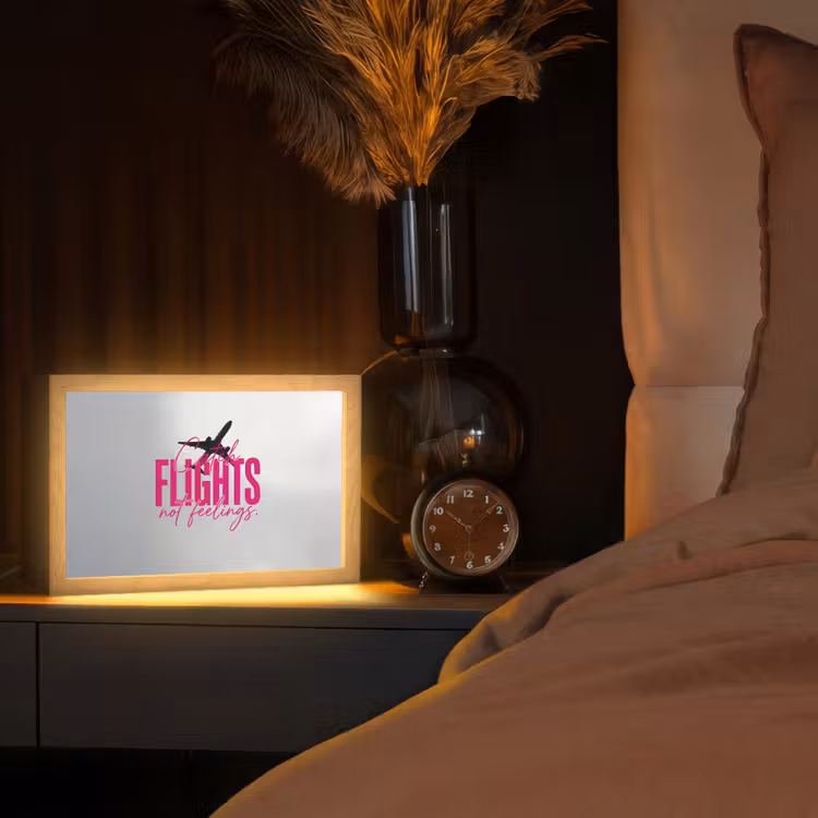 Catch flights not feelings - Vliegtuig - Roze Light Box met kabel (Tafellamp) klein -sfeer1