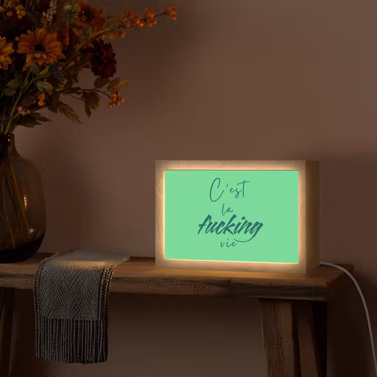 c'est la fucking vie - Groen - Penseelstijl Light Box met kabel (Tafellamp) klein -sfeer4