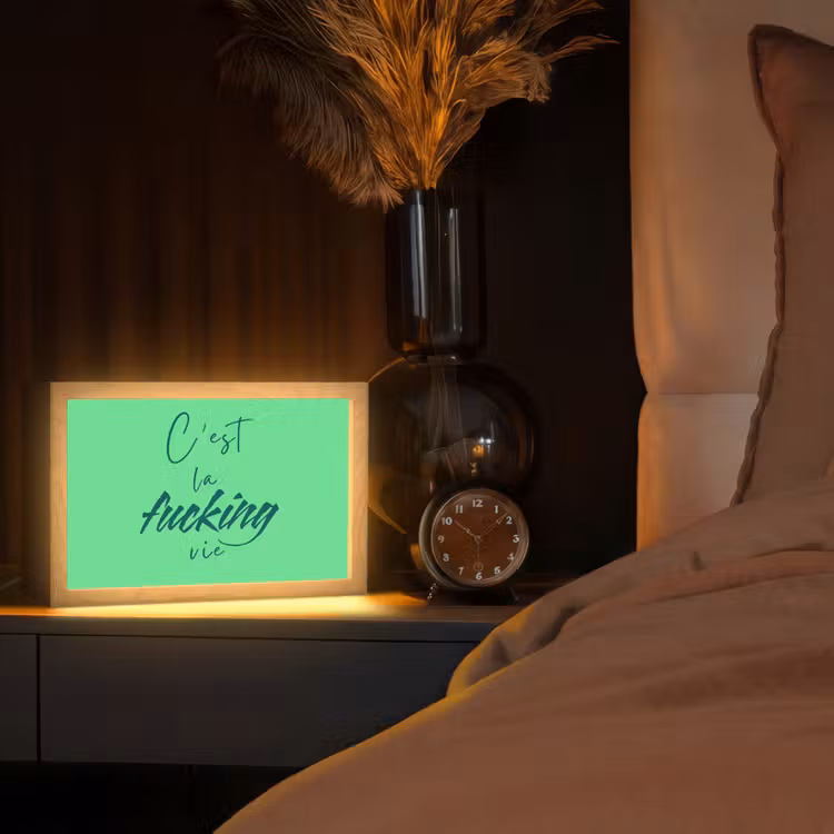 c'est la fucking vie - Groen - Penseelstijl Light Box met kabel (Tafellamp) klein -sfeer1