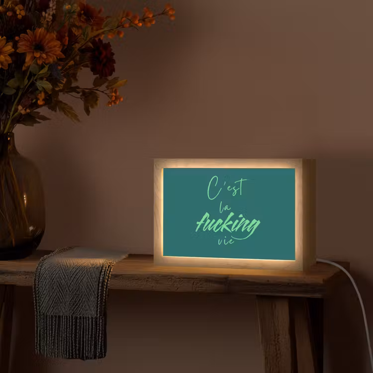 c'est la fucking vie - Groen - Handgeschreven Light Box met kabel (Tafellamp) klein -sfeer4