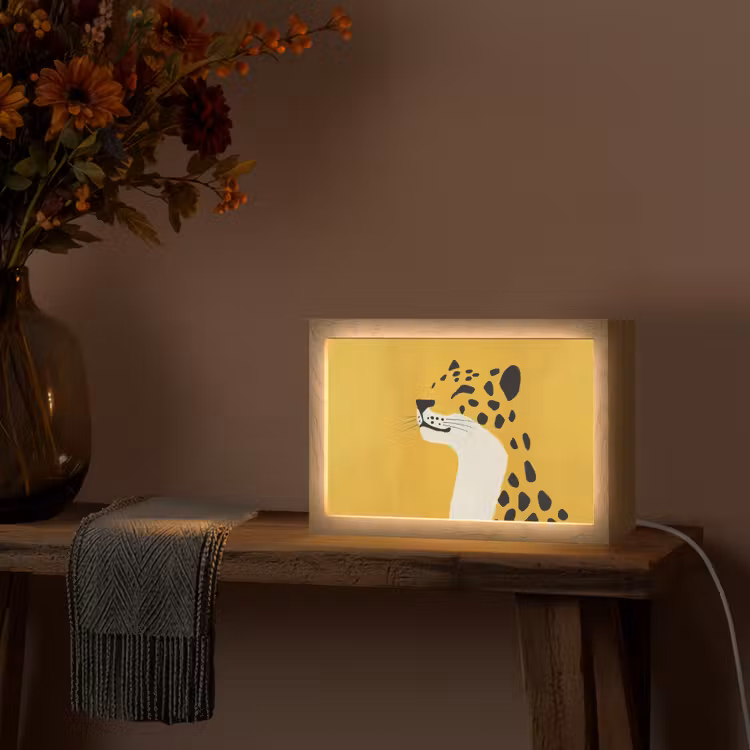 Cheetah - Illustratie - Geel Light Box met kabel (Tafellamp) klein -sfeer4