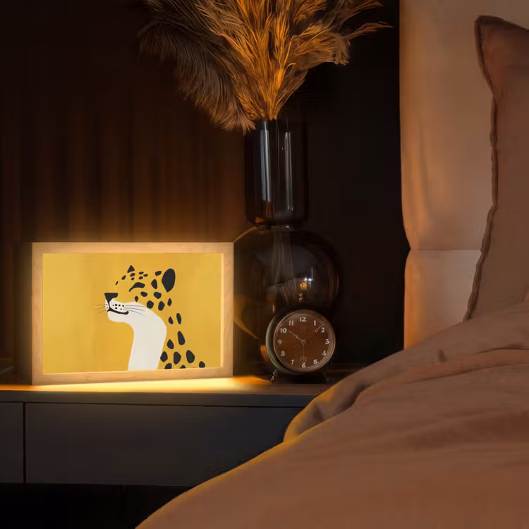 Cheetah - Illustratie - Geel Light Box met kabel (Tafellamp) klein -sfeer1