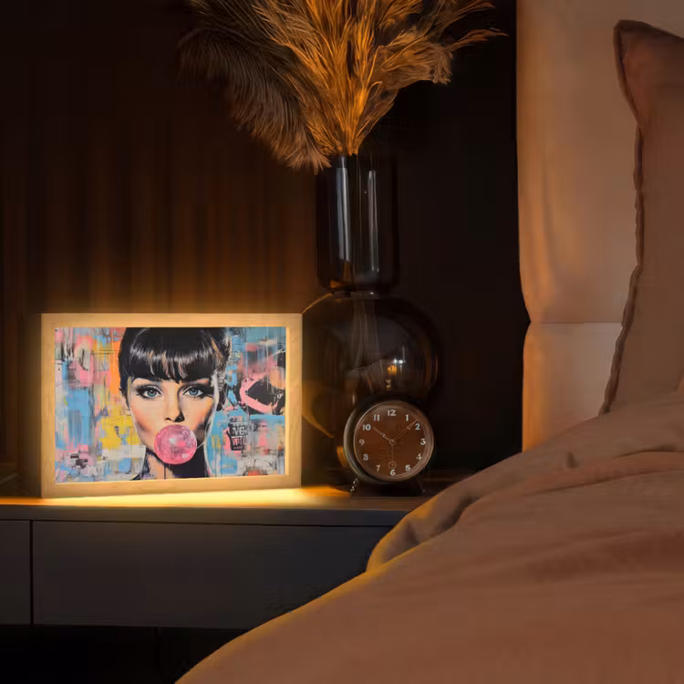 Kauwgom - Vrouw - Penseelstreken - Modern Light Box met kabel (Tafellamp) klein -sfeer1