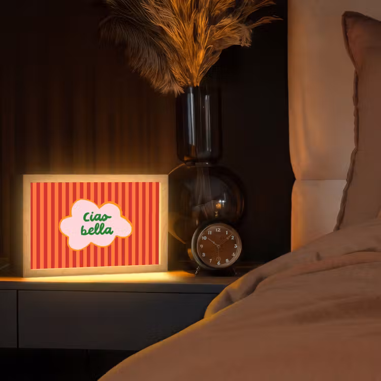Ciao bella - Tekstwolk - Strepen - Oranje Light Box met kabel (Tafellamp) klein -sfeer1