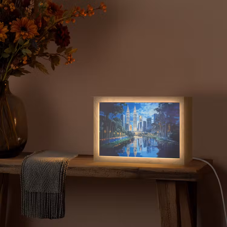 Stad Kuala Lumpur - Skyline - Wolkenkrabbers - Water Light Box met kabel (Tafellamp) klein -sfeer4