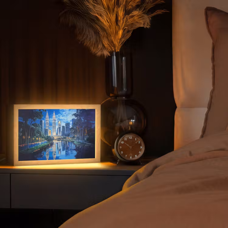 Stad Kuala Lumpur - Skyline - Wolkenkrabbers - Water Light Box met kabel (Tafellamp) klein -sfeer1