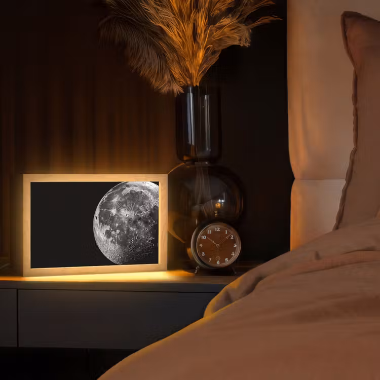 Close-up - Maan - Wit - Textuur Light Box met kabel (Tafellamp) klein -sfeer1