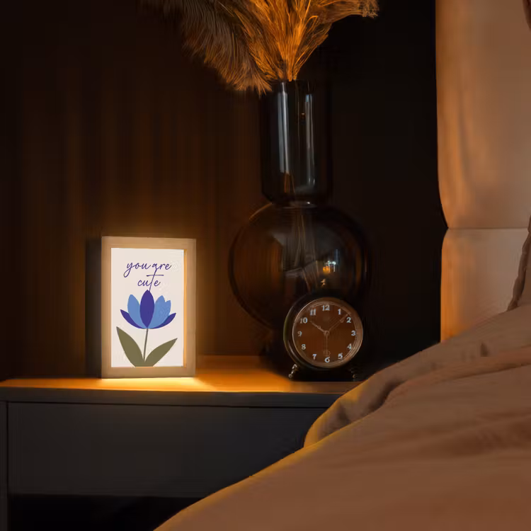 Korenbloem - Valentijn - Bloem - Blauw Light Box met kabel (Tafellamp) klein -sfeer1