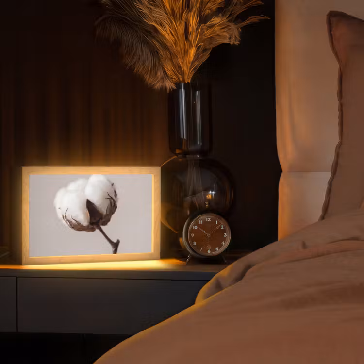 Katoenbol - Minimalistisch - Wit Light Box met kabel (Tafellamp) klein -sfeer1