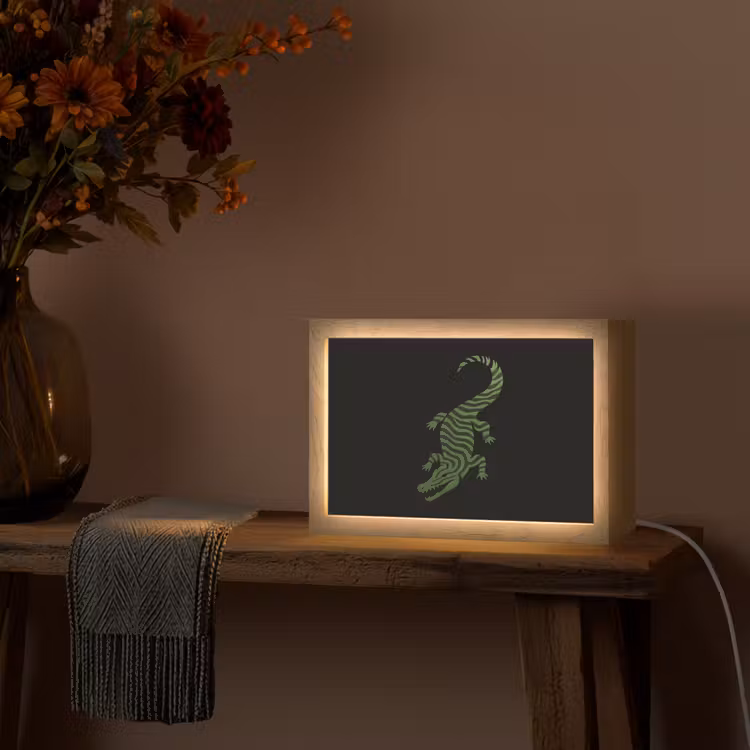 Krokodil - Groen - Tijgerachtig - Strepen Light Box met kabel (Tafellamp) klein -sfeer4