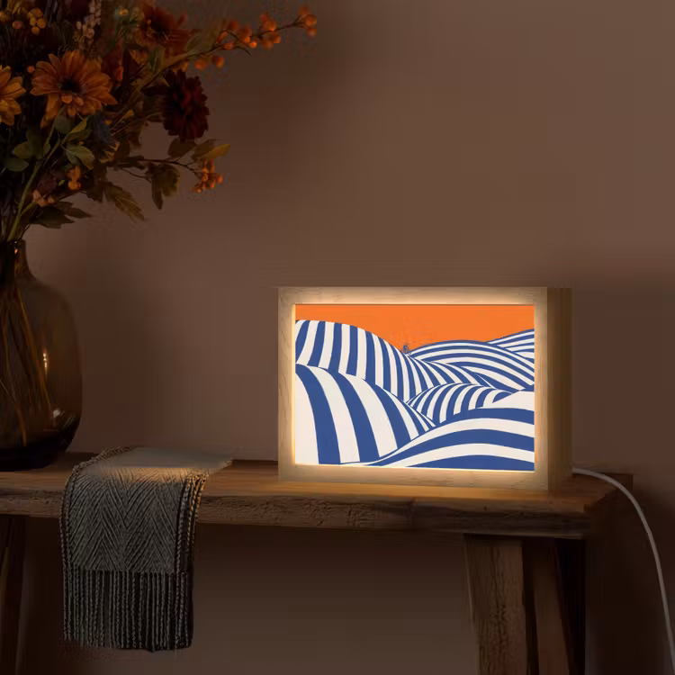Fietser - Heuvels - Strepen - Blauw Light Box met kabel (Tafellamp) klein -sfeer4
