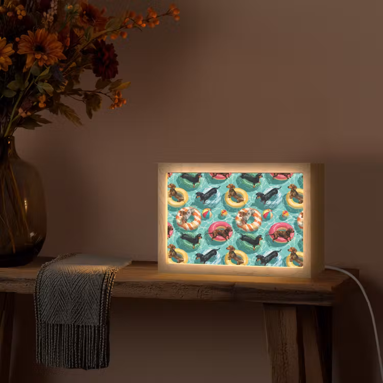 Teckels - Zwembad - Kleurrijk Light Box met kabel (Tafellamp) klein 924 -sfeer4