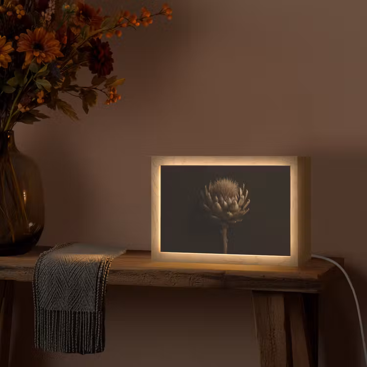 Donkerbruin - Bloem - Textuur - Artisjok Light Box met kabel (Tafellamp) klein -sfeer4