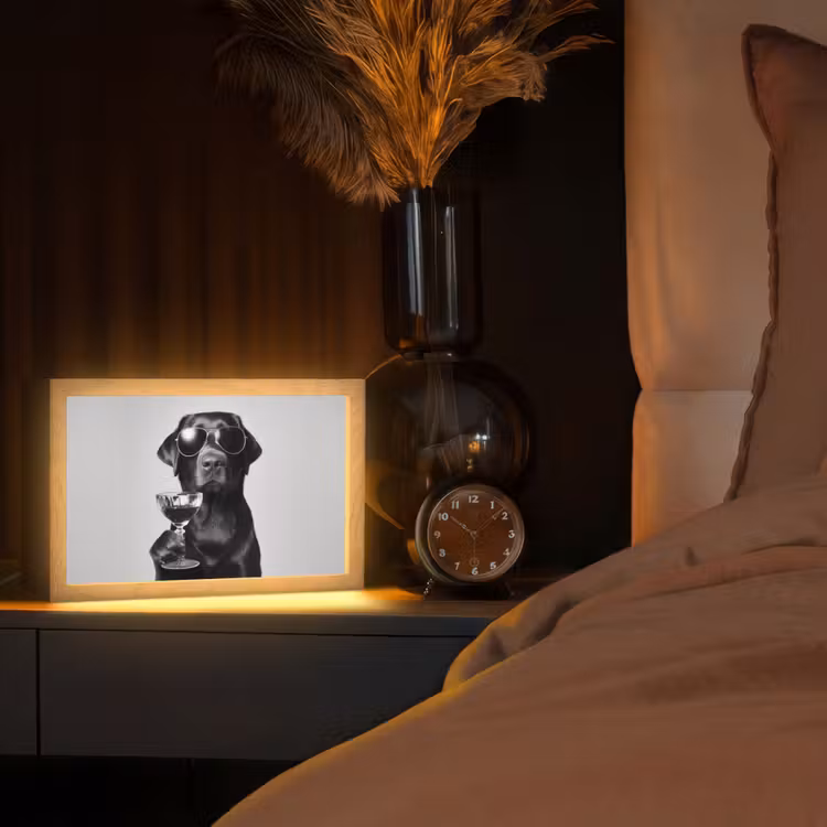 Hond - Zwart - Wijnglas - Zonnebril Light Box met kabel (Tafellamp) klein -sfeer1