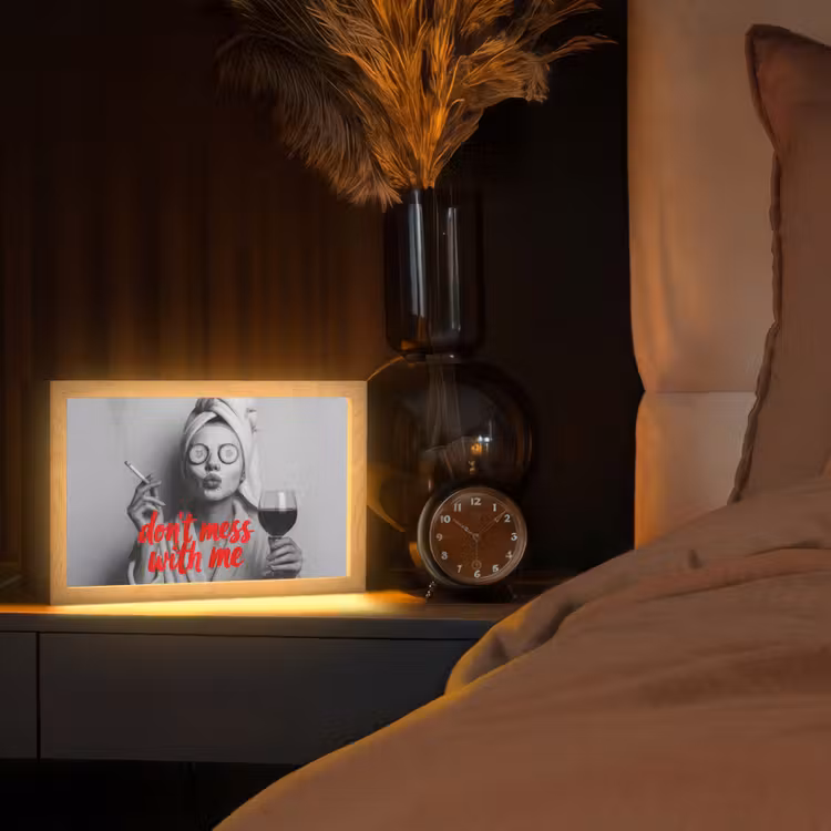Don't mess with me - Wijn - Vrouw - Sigaret Light Box met kabel (Tafellamp) klein -sfeer1