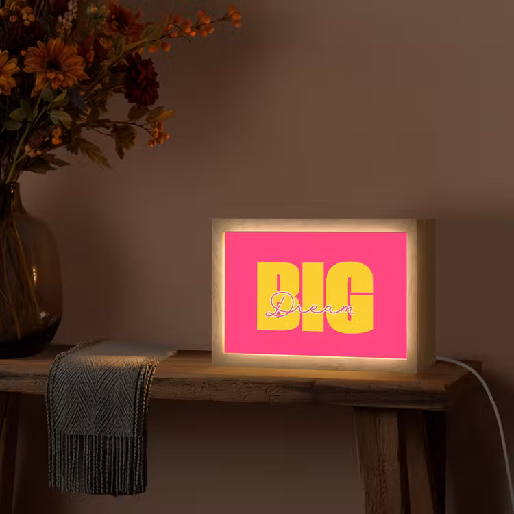 Dream big - Roze - Geel - Minimalistisch Light Box met kabel (Tafellamp) klein -sfeer4