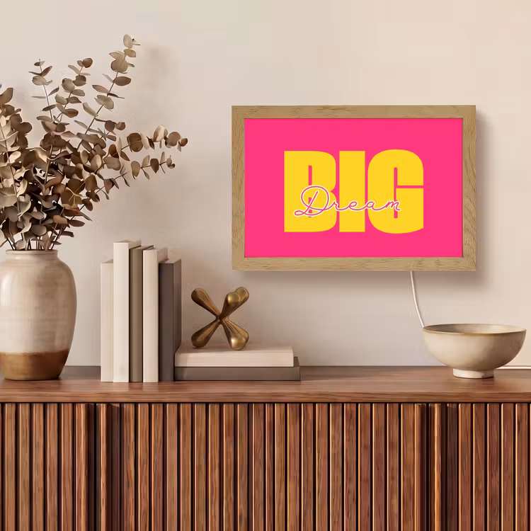 Dream big - Roze - Geel - Minimalistisch Light Box met kabel (Tafellamp) klein -sfeer2