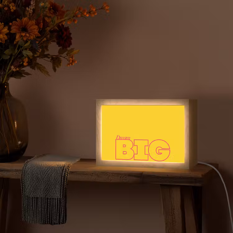 Dream big - Geel - Grafisch Light Box met kabel (Tafellamp) klein -sfeer4