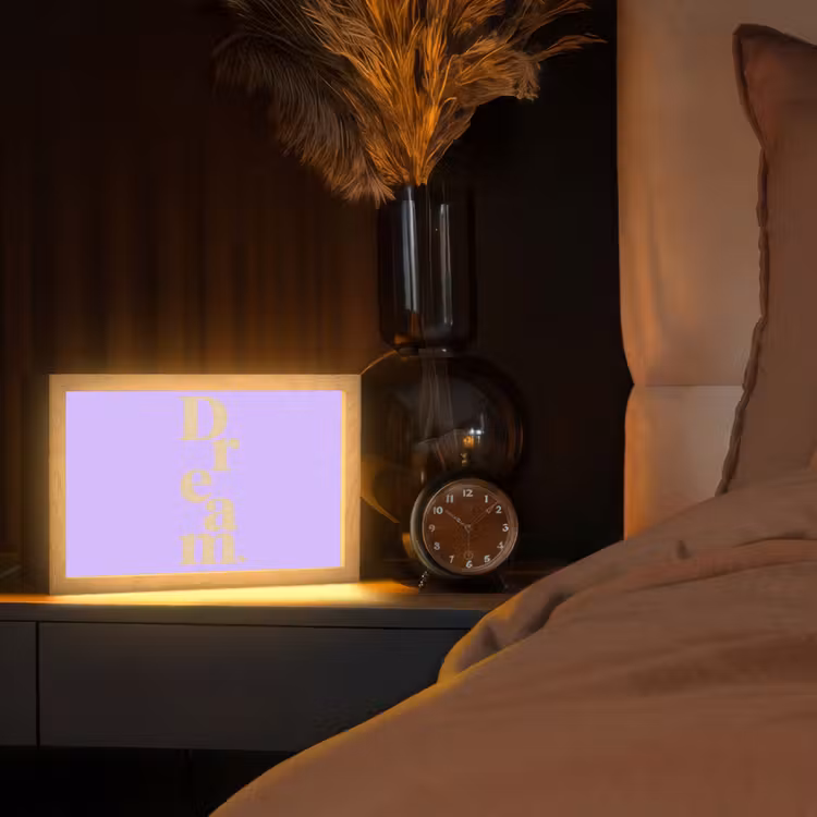 Dream - Paars - Typografisch Light Box met kabel (Tafellamp) klein -sfeer1