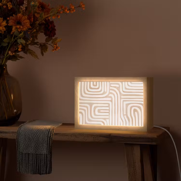 Aardetinten - Labyrintpatroon Light Box met kabel (Tafellamp) klein -sfeer4