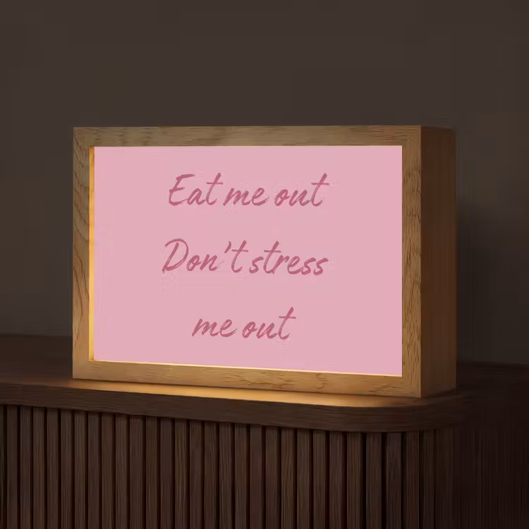Eat me out don't stress me out - Roze - Handgeschreven Light Box met kabel (Tafellamp) klein -z3d_website