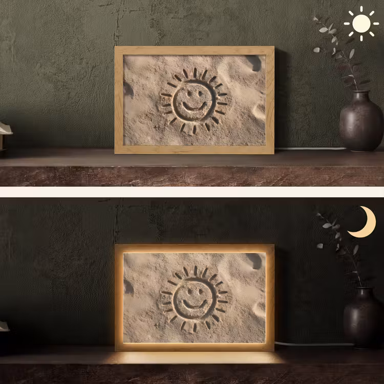 Gezichtje - Zon - Zand - Getekend Light Box met kabel (Tafellamp) klein -sfeer3
