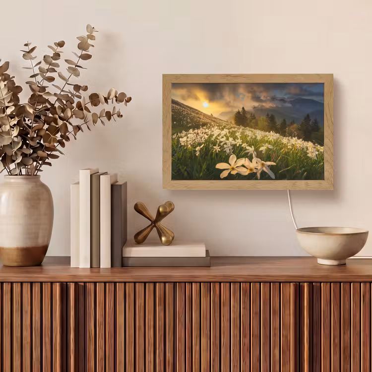 Bloemenveld - Heuvels - Zonsondergang - Berg - Natuur - Wit - Heuvels Light Box met kabel (Tafellamp) klein -sfeer2