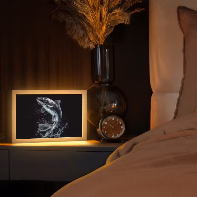 Vis - Koi - Zwart - Water Light Box met kabel (Tafellamp) klein -sfeer1