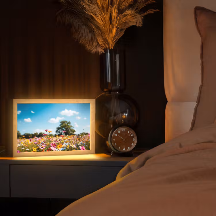 Bloemenweide - Blauw - Lucht - Kleuren Light Box met kabel (Tafellamp) klein -sfeer1