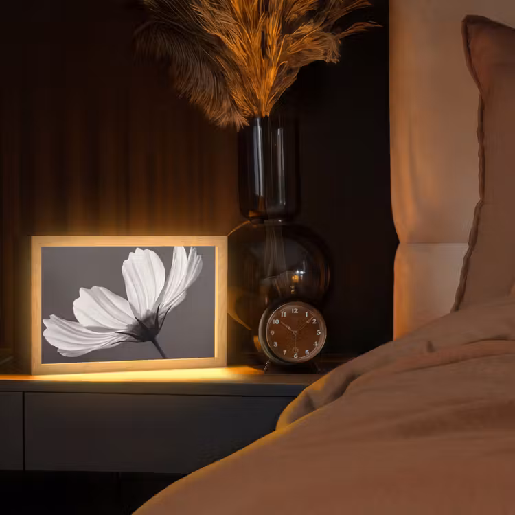 Bloem - Minimalistisch - Zwart - Wit Light Box met kabel (Tafellamp) klein -sfeer1