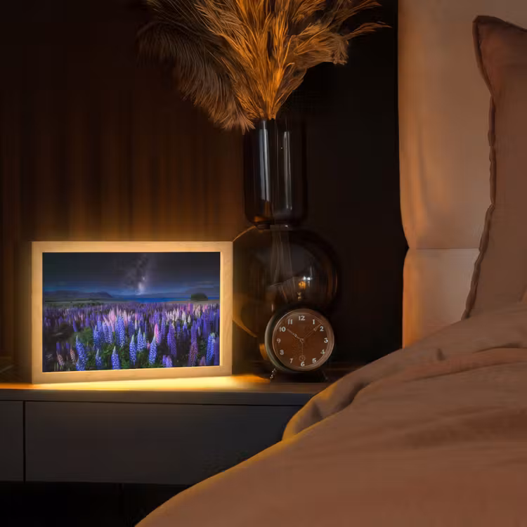 Bloemen - Nacht - Lupine - Sterrenhemel - Paars - Natuur Light Box met kabel (Tafellamp) klein -sfeer1