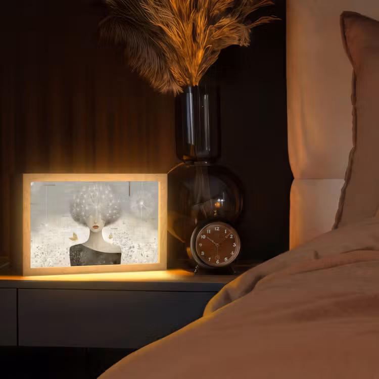 Pluis - Vrouw - Beige Light Box met kabel (Tafellamp) klein -sfeer1