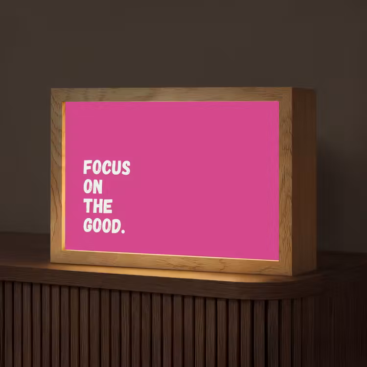 Focus on the good - Roze - Simple Light Box met kabel (Tafellamp) klein -z3d_website