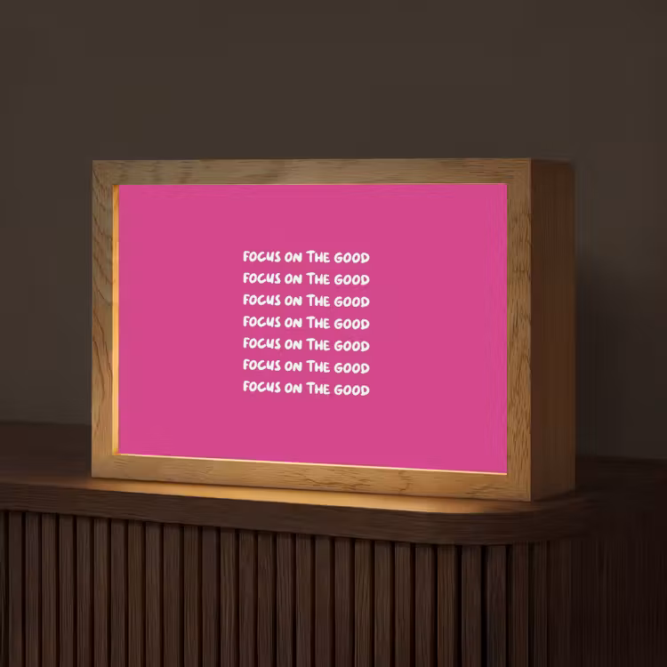 Focus on the good - Roze - wit Light Box met kabel (Tafellamp) klein -z3d_website